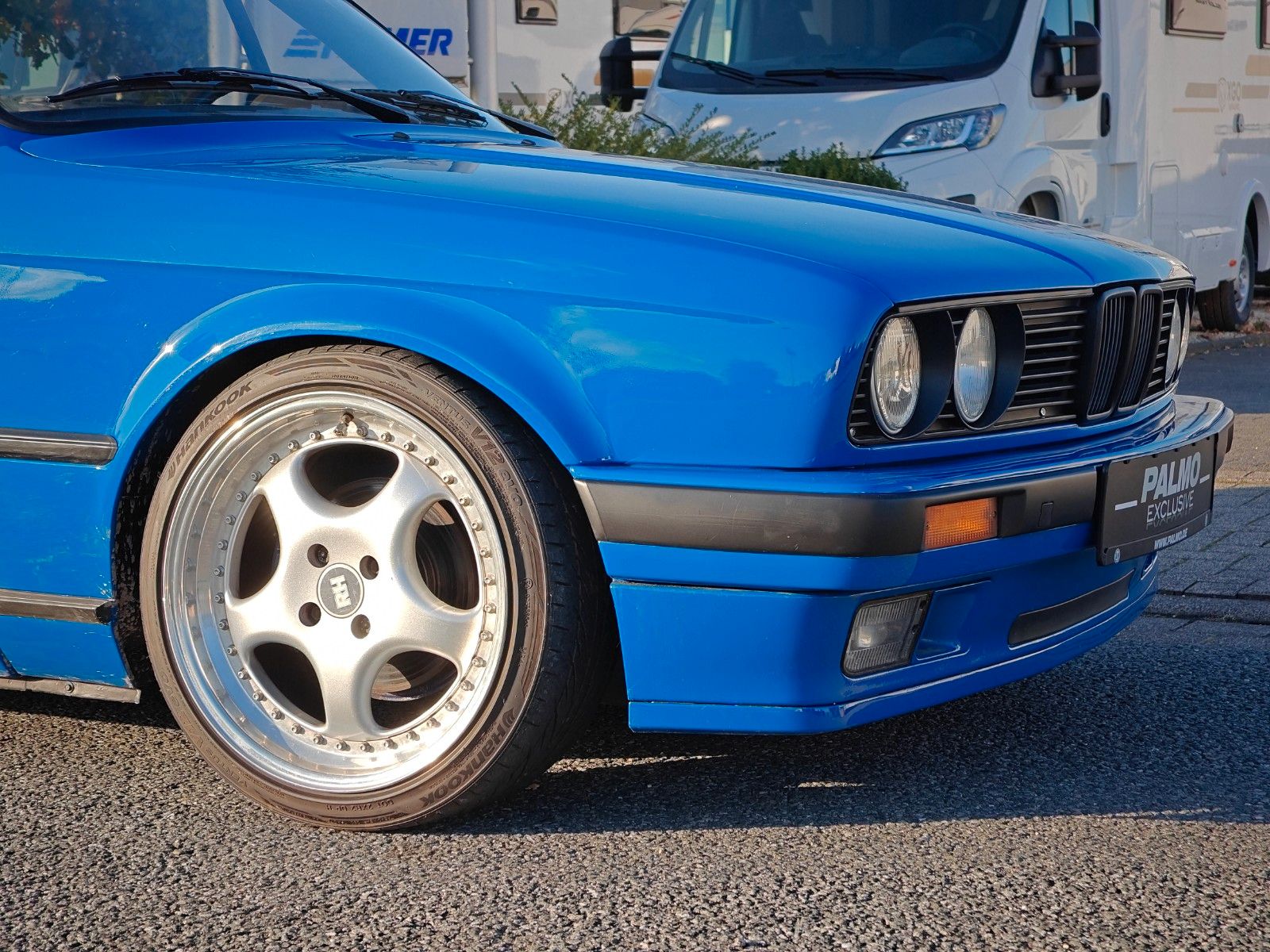 Fahrzeugabbildung BMW 318i Cabrio E30 - Lack NEU, Verdeck NEU