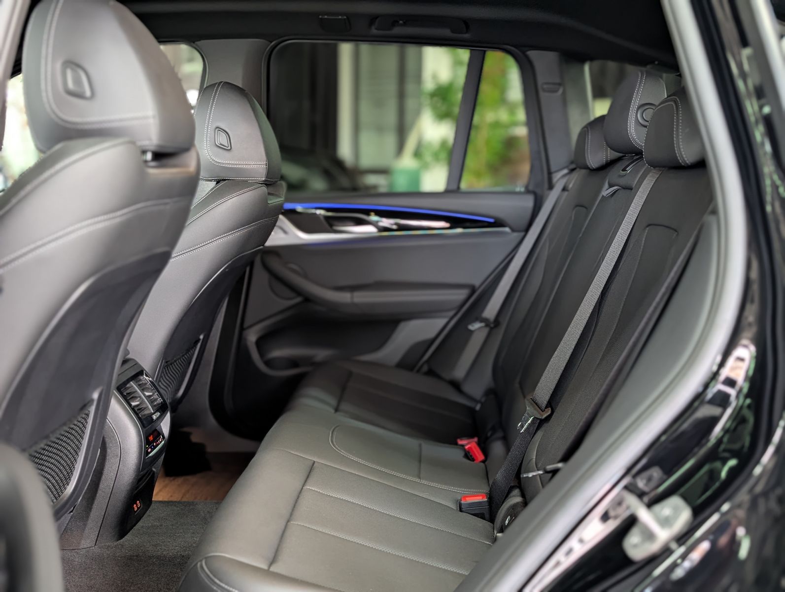 Fahrzeugabbildung BMW X3 xDrive 20d AHK LEDER StHz ACC LED KAM HIFI
