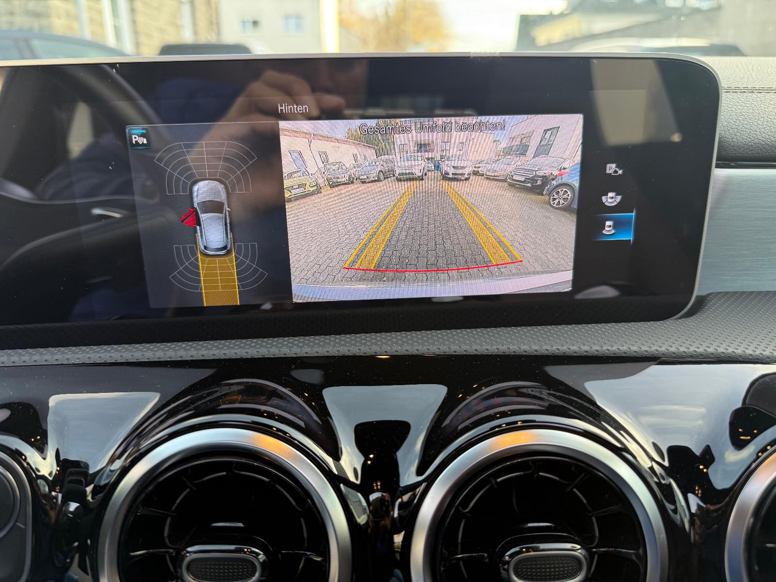Mercedes-Benz A250 4-MATIC AMG-LINE LEDER PANO KAMERA LED NAVI