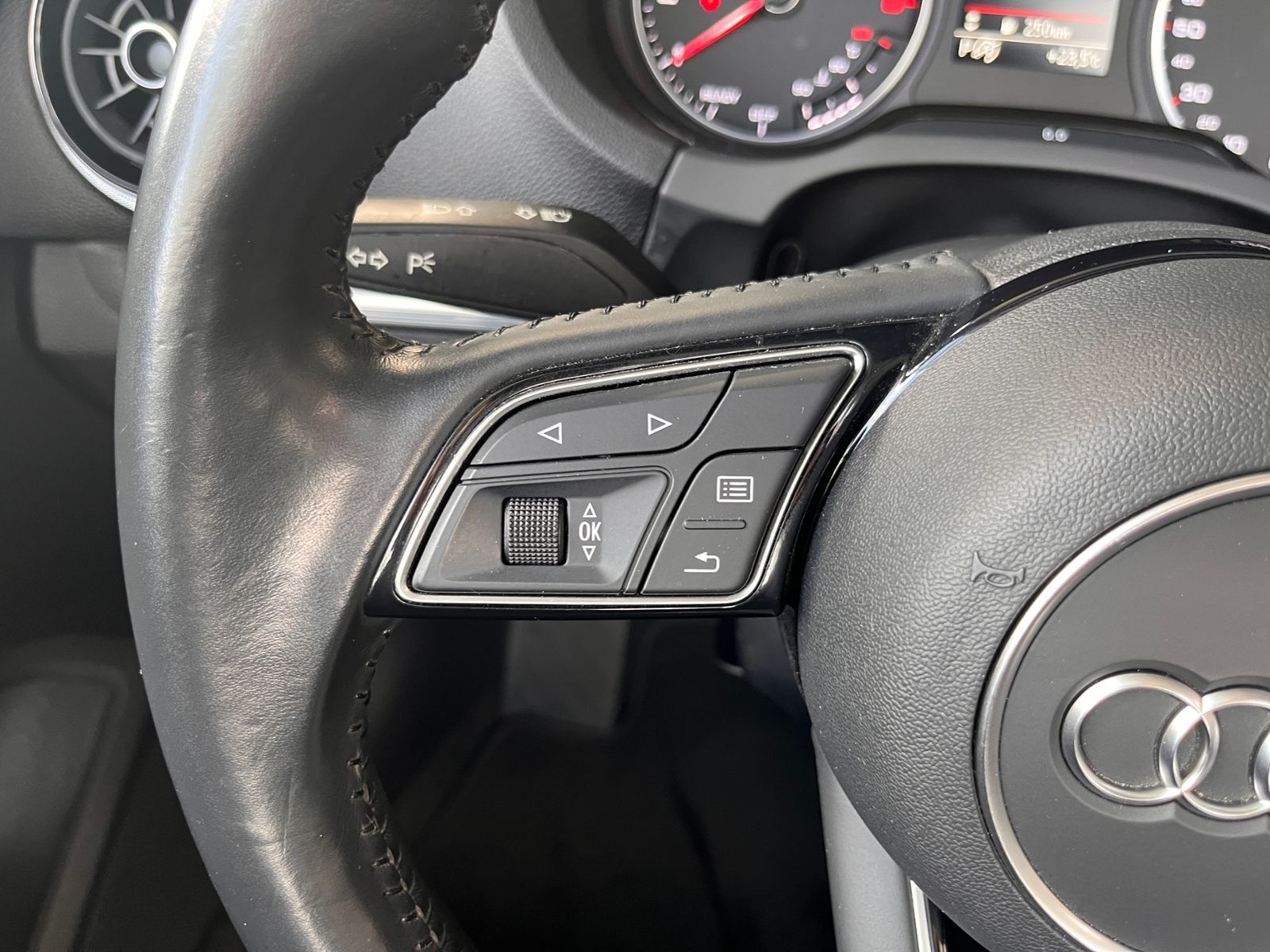 Fahrzeugabbildung Audi A3 Cabriolet Sport 35 TFSI S tronic AHK NAVI LED