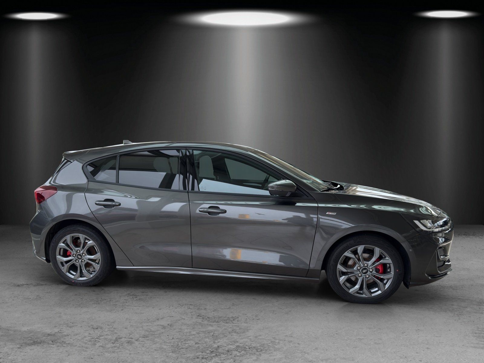 Fahrzeugabbildung Ford Focus ST-Line 5 Türer Styling Pak. Winter Pak.