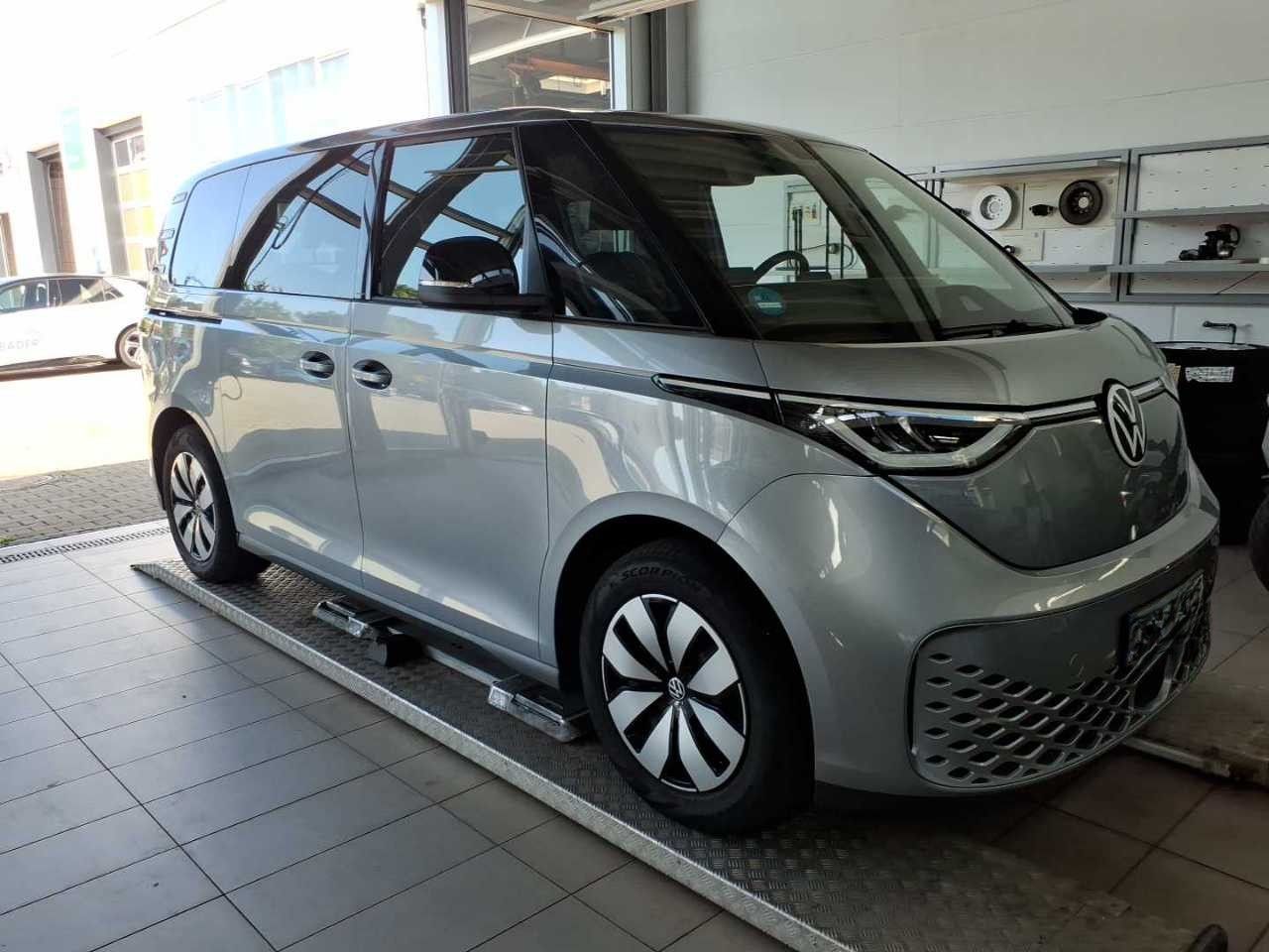 Volkswagen ID. Buzz Pro kurzer Radstand 210 kW (286 PS) Hec