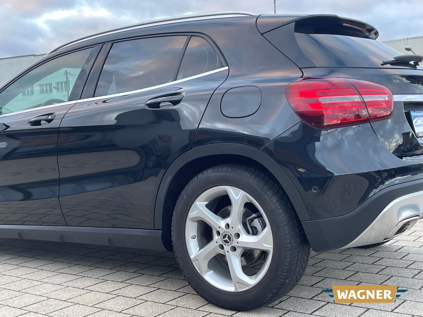 Fahrzeugabbildung Mercedes-Benz GLA 180 Sport Utility Sitzheizung Navi