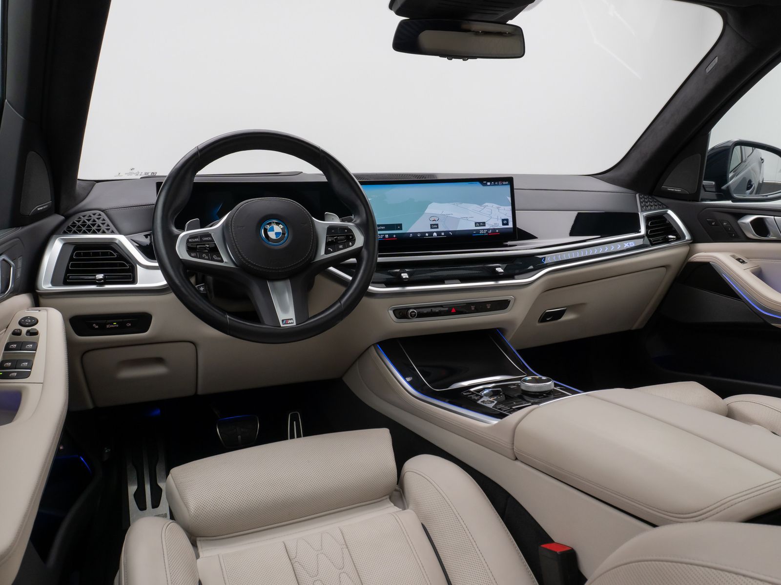 Fahrzeugabbildung BMW X5 xD50e M Sport Pro Pano SoftCL 360°HUD DAB H/K