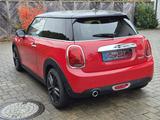 MINI Cooper 3-türig; Farbkombination: rot-schwarz - MINI Cooper: Von Privat