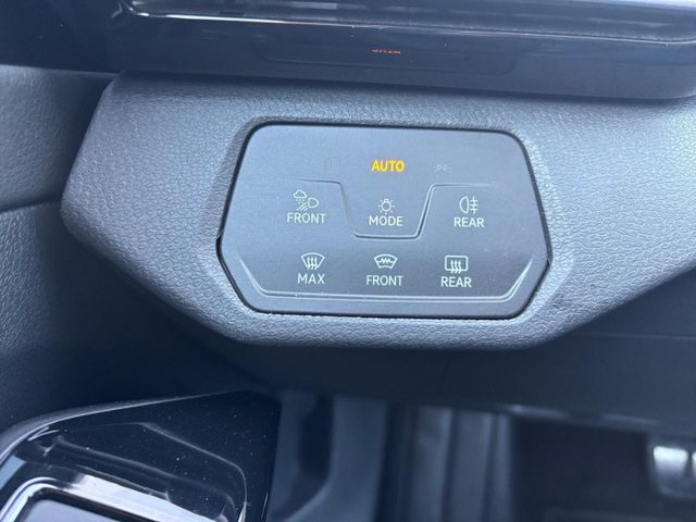 ID.4 Pro Performance electric ACC CarPlay