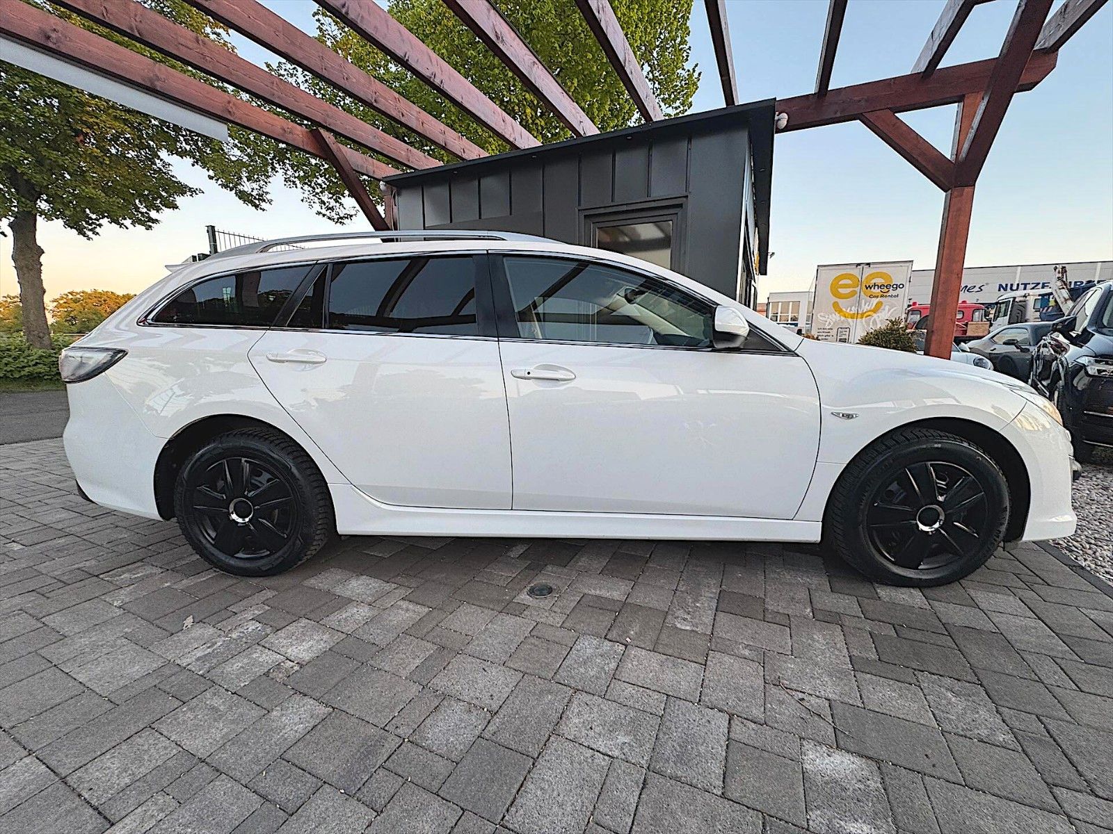 Fahrzeugabbildung Mazda 6 Kombi 2.0  Sports-Line *Bi-Xenon*BOSE*Keyless*