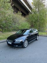 Volvo V50 T5 Momentum - Volvo V50 Momentum mit Benzin-Antrieb
