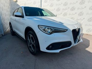Alfa-Romeo Stelvio - 1