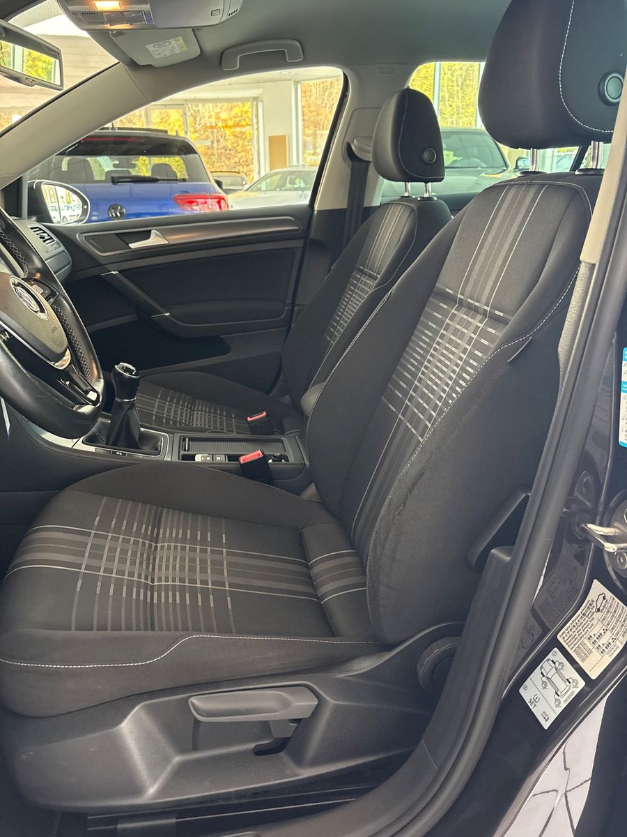 Fahrzeugabbildung Volkswagen Golf VII Lim. Lounge BMT
