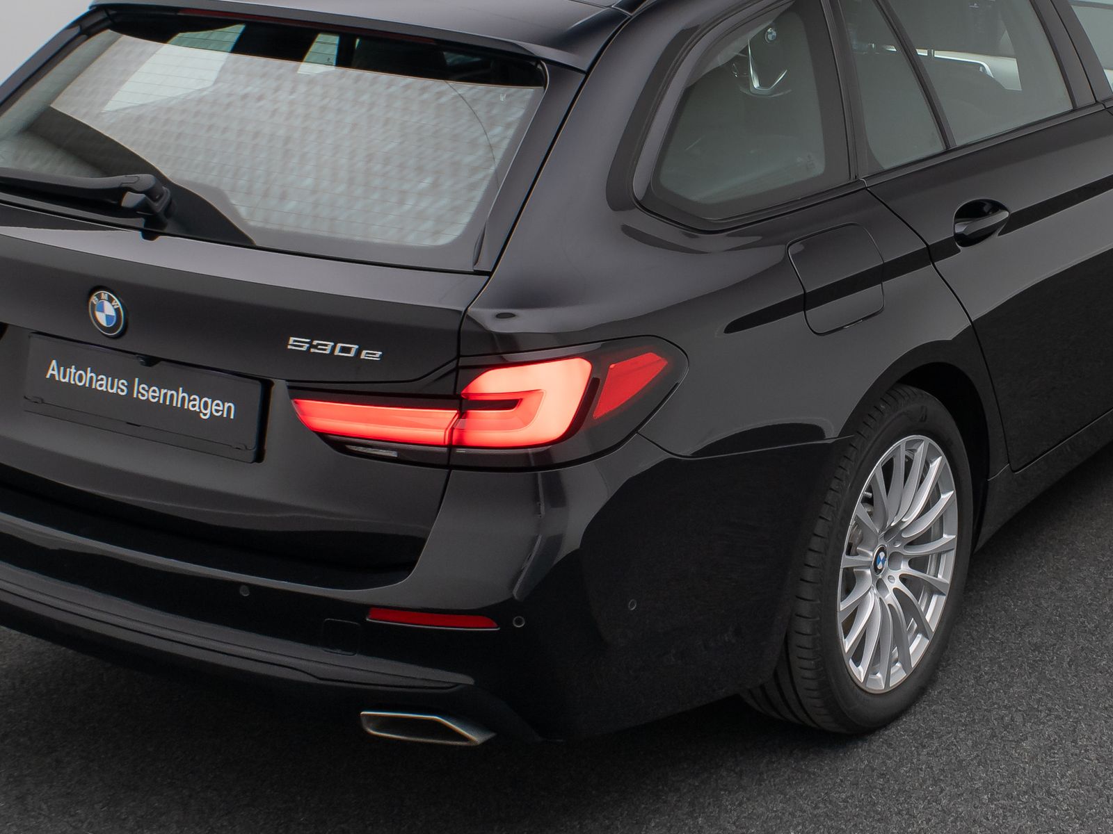 Fahrzeugabbildung BMW 530e xD Kamera DAB DisplKey HiFi Alarm 4*Klima