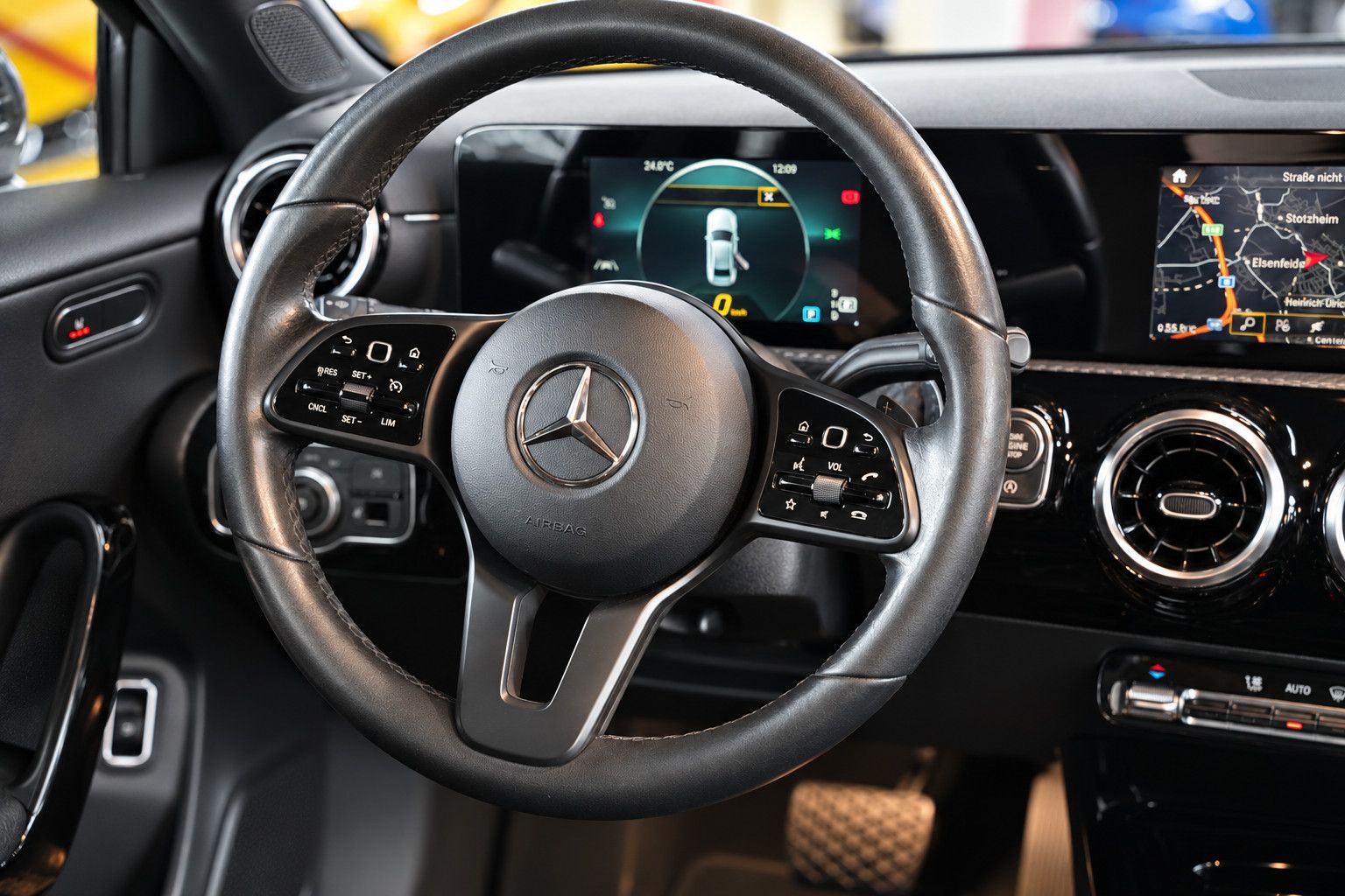 Fahrzeugabbildung Mercedes-Benz A 180 A 180 d Limousine *LED*SHZ*Navigation*ACC*