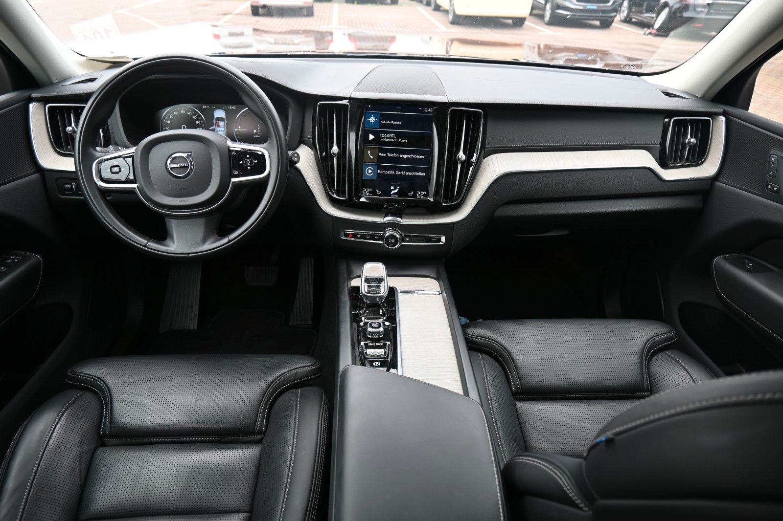 Fahrzeugabbildung Volvo XC 60 Inscript. T8 PHEV AWD*HUD*Massage*Luft*AHK