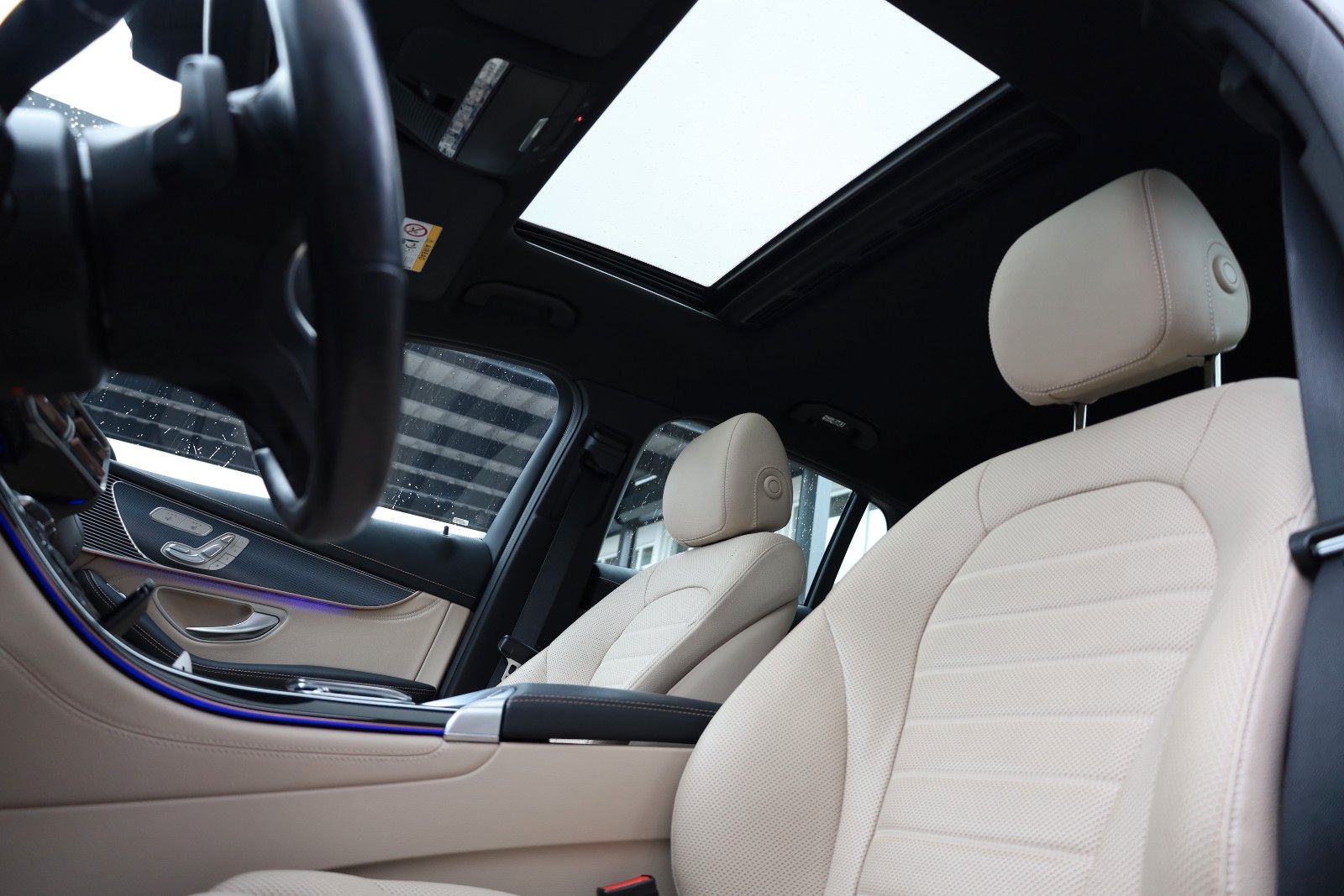 Fahrzeugabbildung Mercedes-Benz EQC 400 4M,Leder,HUD,360°Kam.,SD,ACC,Sitzlüftung