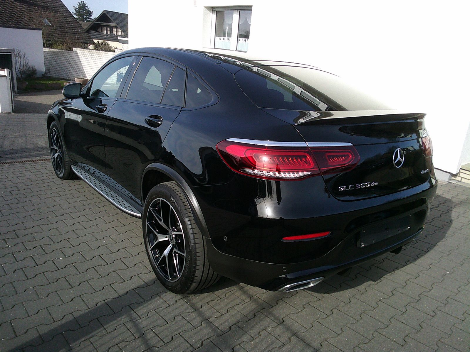 Fahrzeugabbildung Mercedes-Benz GLC 300 de 4Matic Coupe AMG Line / Night Paket