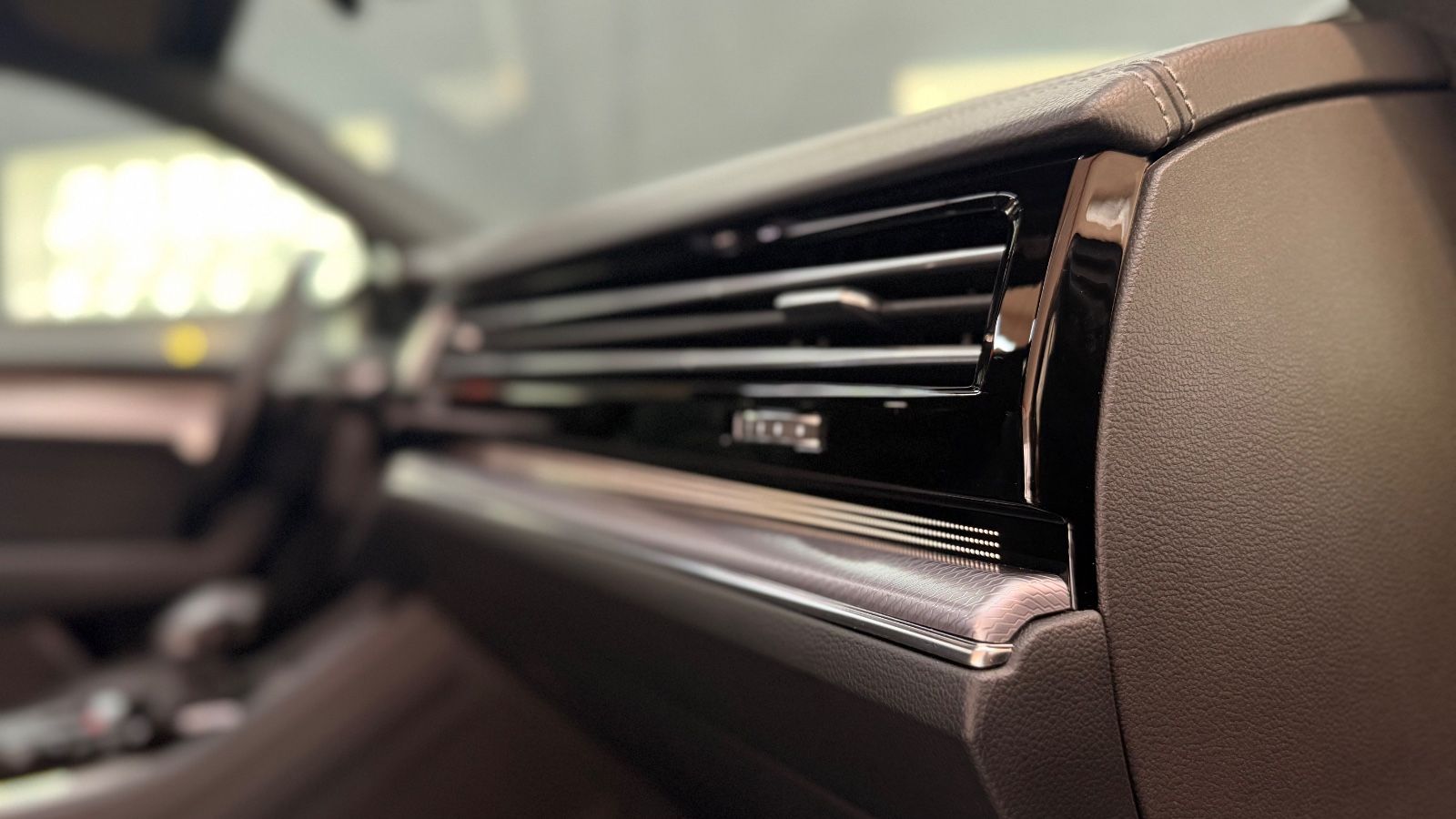 VW Touareg Touareg V8 R-Line 4Motion|StHz|AHK|LUFT|PANO Vorschau 30