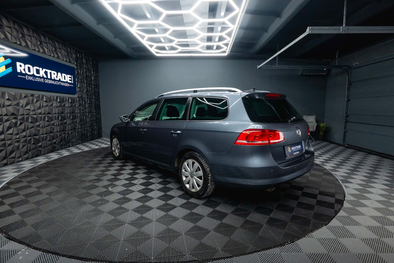 Fahrzeugabbildung Volkswagen Passat Variant 1.6 TDI Trendline BlueMotion TÜV