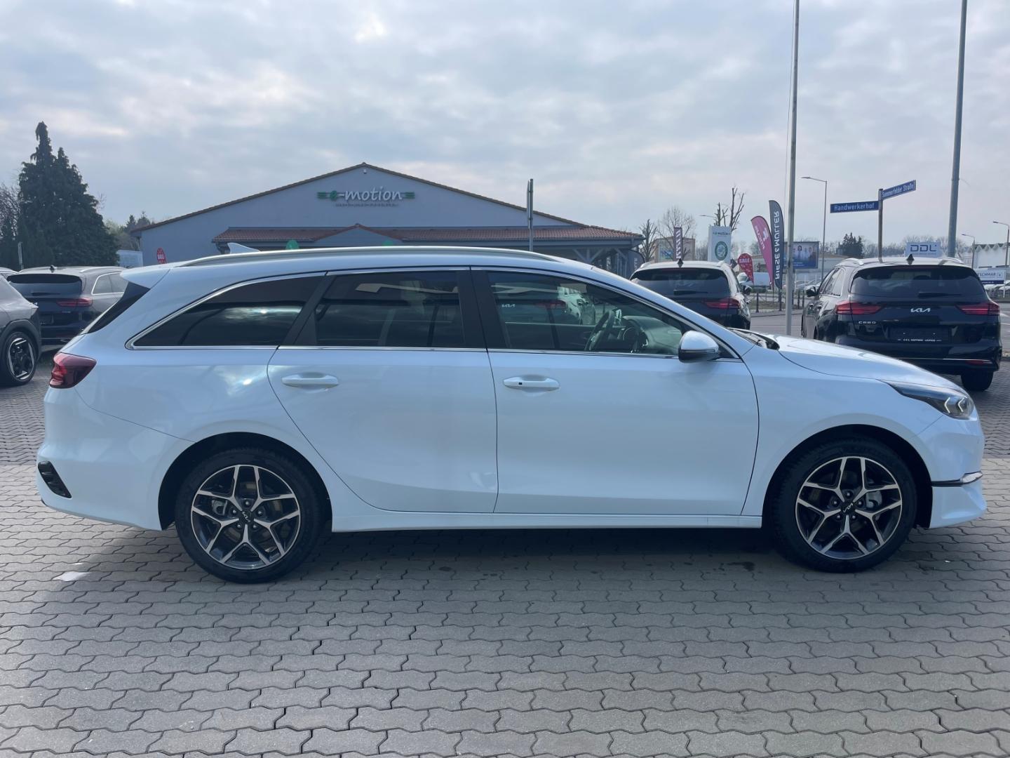 Kia Ceed_sw Ultimate Edition AppleCarPlay P8 P9