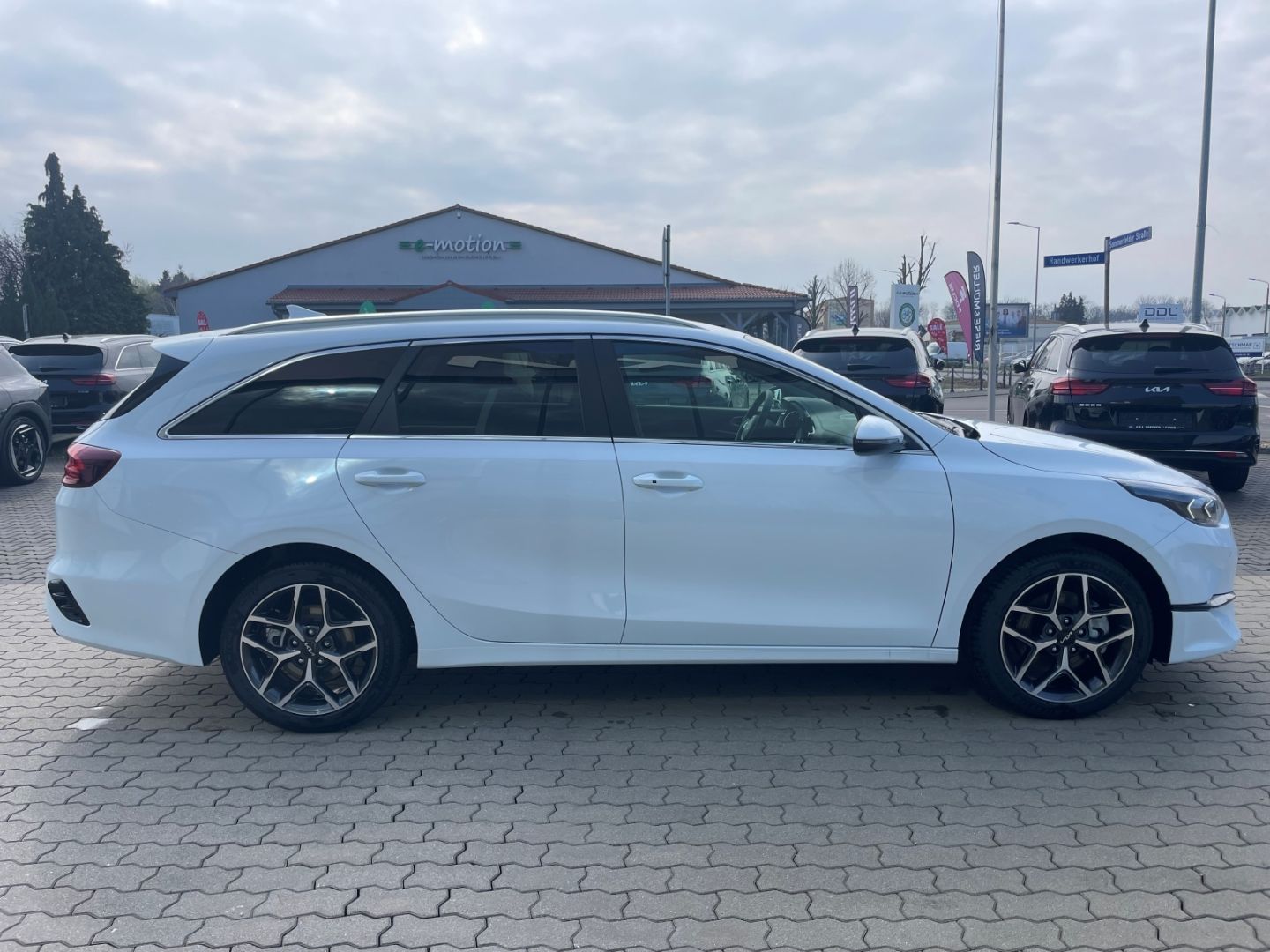 Fahrzeugabbildung Kia Ceed_sw Ultimate Edition AppleCarPlay P8 P9