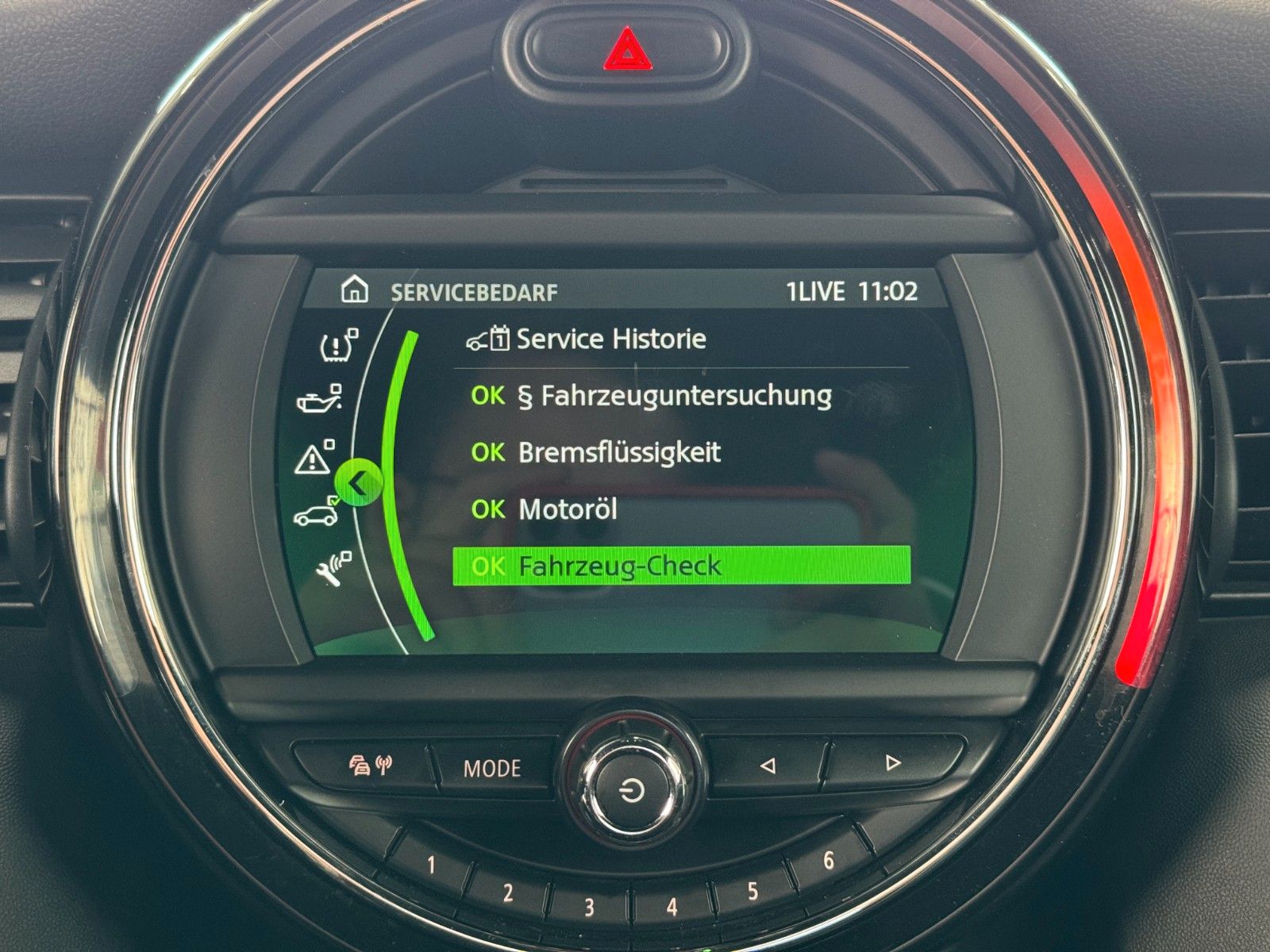 Fahrzeugabbildung MINI Cooper D 5-trg. "LED Navigation PDC Sportsitze"