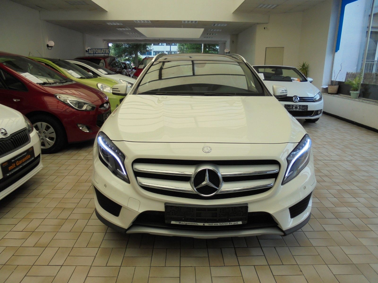 Fahrzeugabbildung Mercedes-Benz GLA 200 Aut./AMG Line/Panorama/Navi/