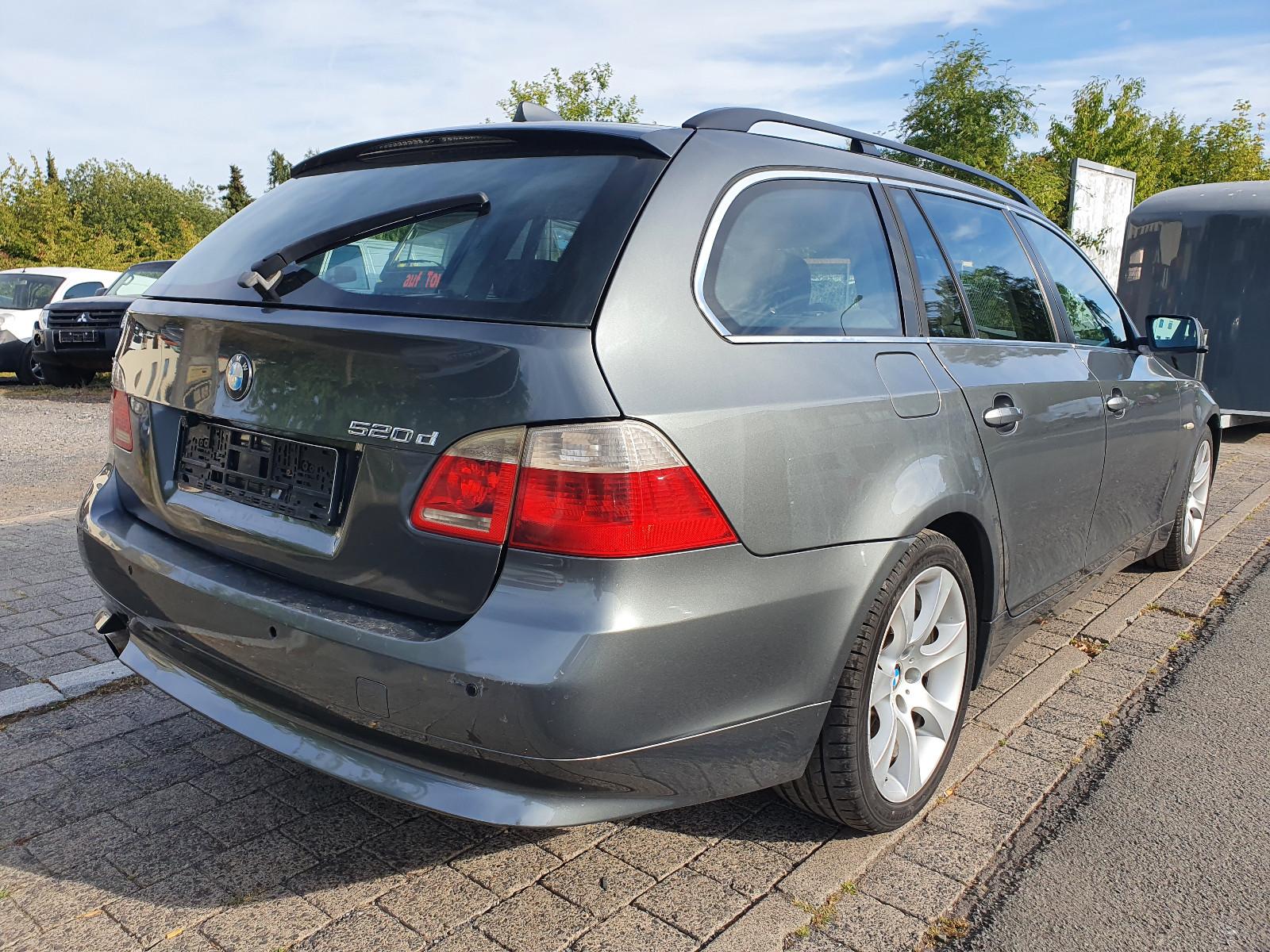 BMW 520 2006 — салон