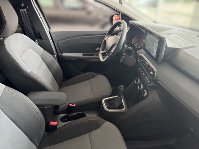 Fahrzeugabbildung Dacia Jogger Extreme 1.0 TCe 110 EU6e 7-Sitzer Navi Ka