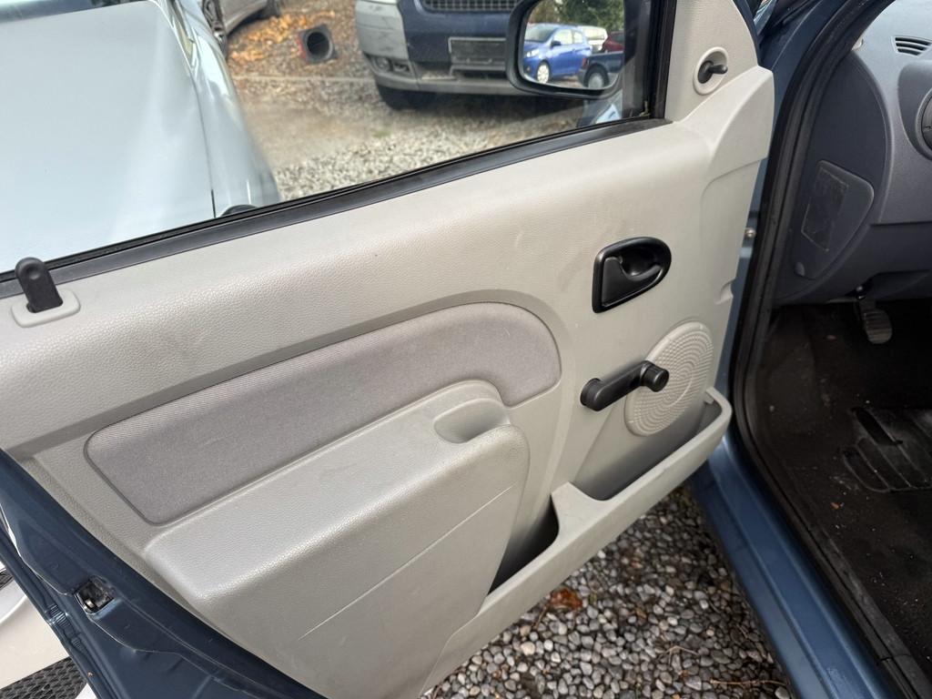 Dacia Logan 2011 — photo 19