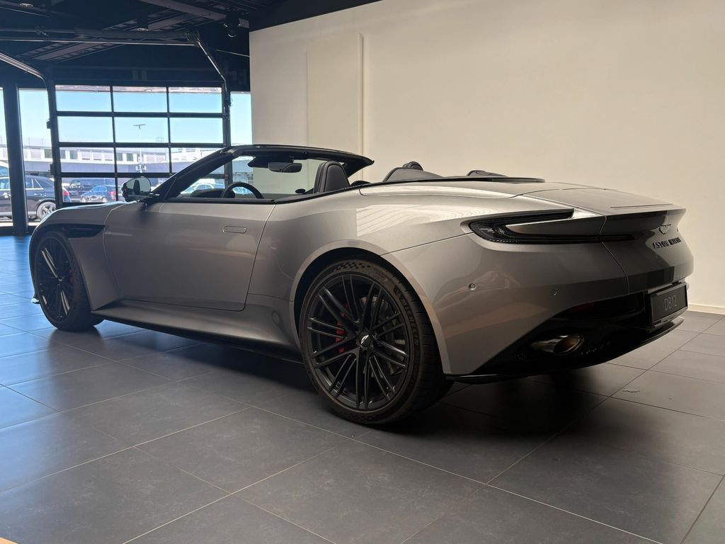 Aston Martin DB12 — hlavná fotografia