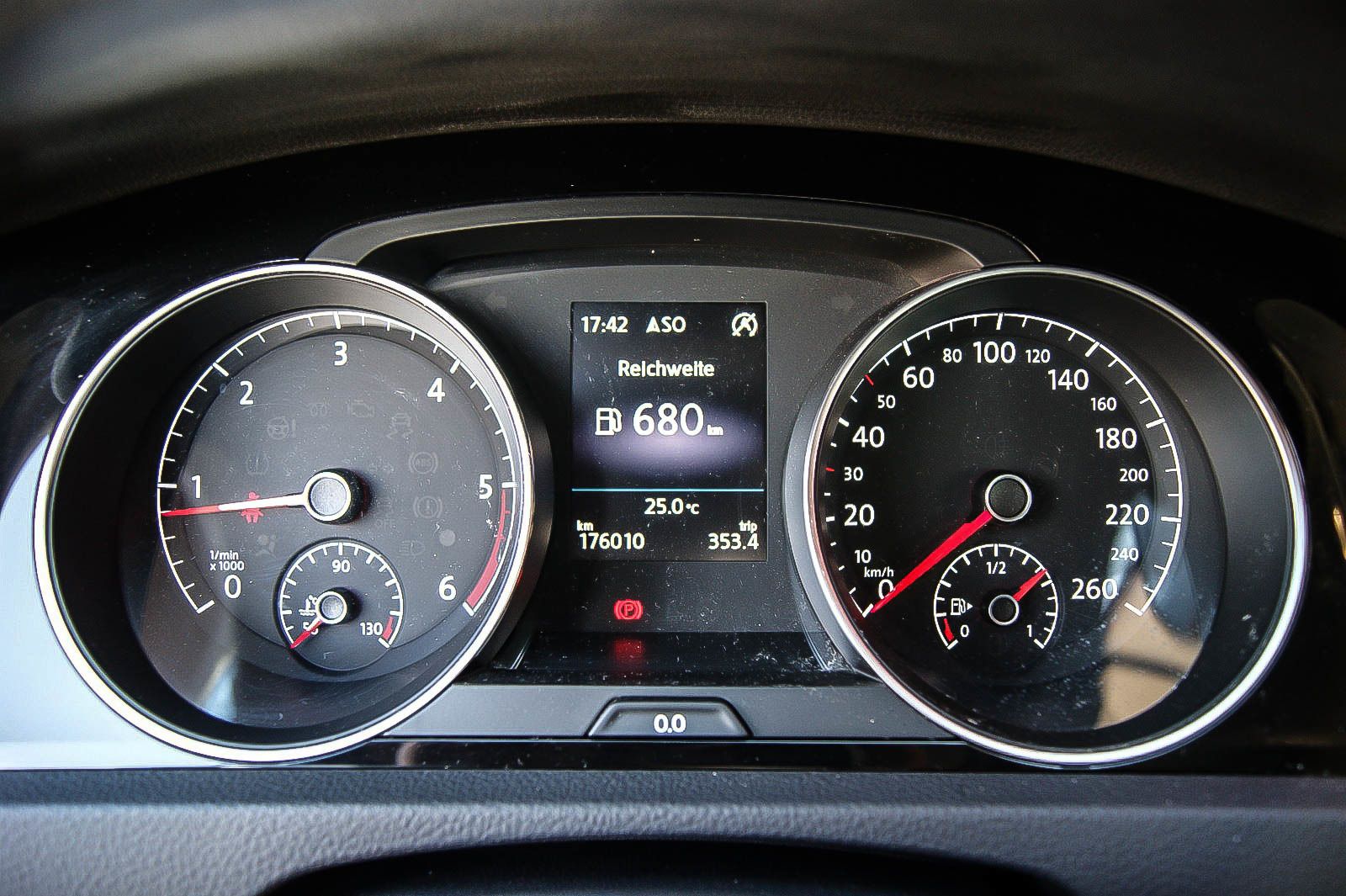 Fahrzeugabbildung Volkswagen Golf VII Allstar 16TDI NAVIGATION SIHZG TEMPOMAT