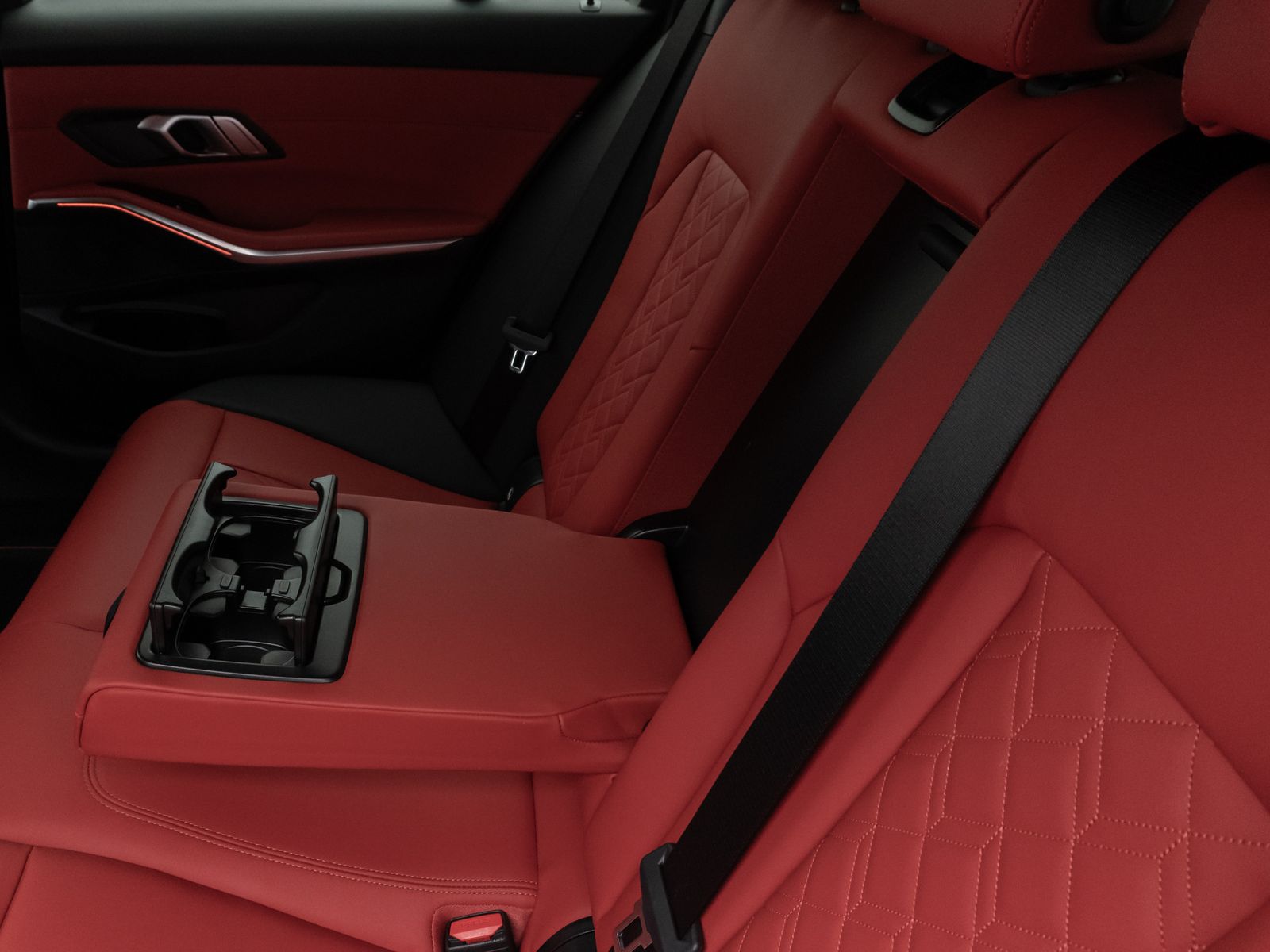 Fahrzeugabbildung BMW 330i xD SportLine Laser DAB HiFi PDC AHK Komfort