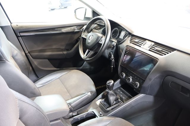Skoda Octavia 2.0 TDI Style ACC+NAVI+TEILLEDER+PDC+ALU