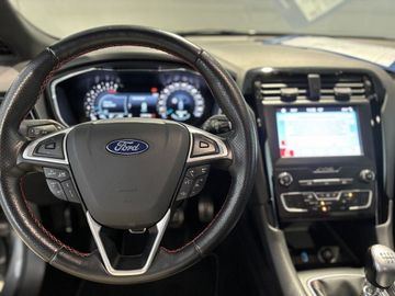 Fotografie des Ford Mondeo Turnier 2.0 EcoBlue ST-Line