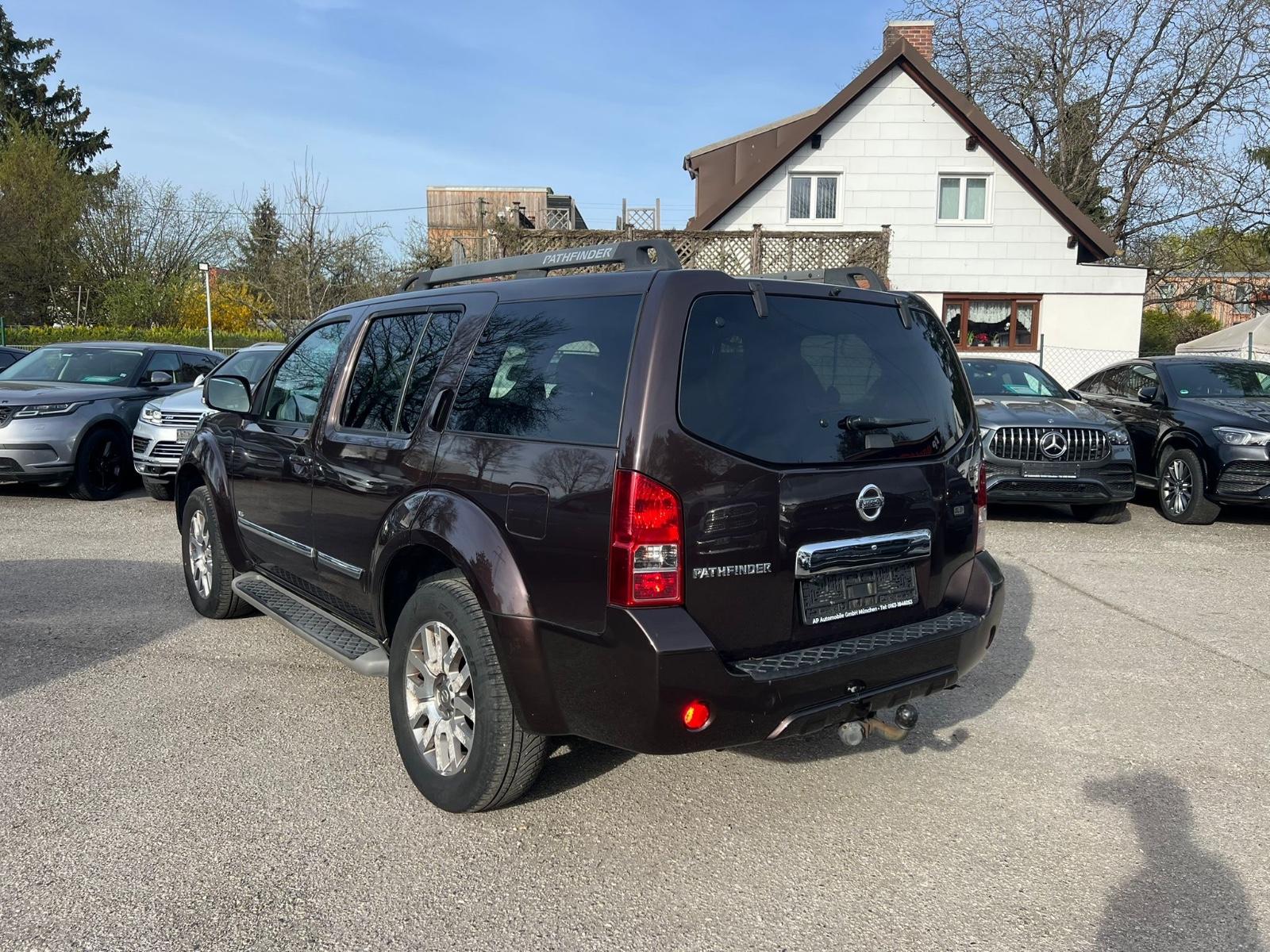 Nissan Pathfinder 3.0 dCi V6 LE | 231 ch | BVA | 7 places | Cuir | Toit ouvrant | Sièges électriques chauffants | Phares bi-xénon