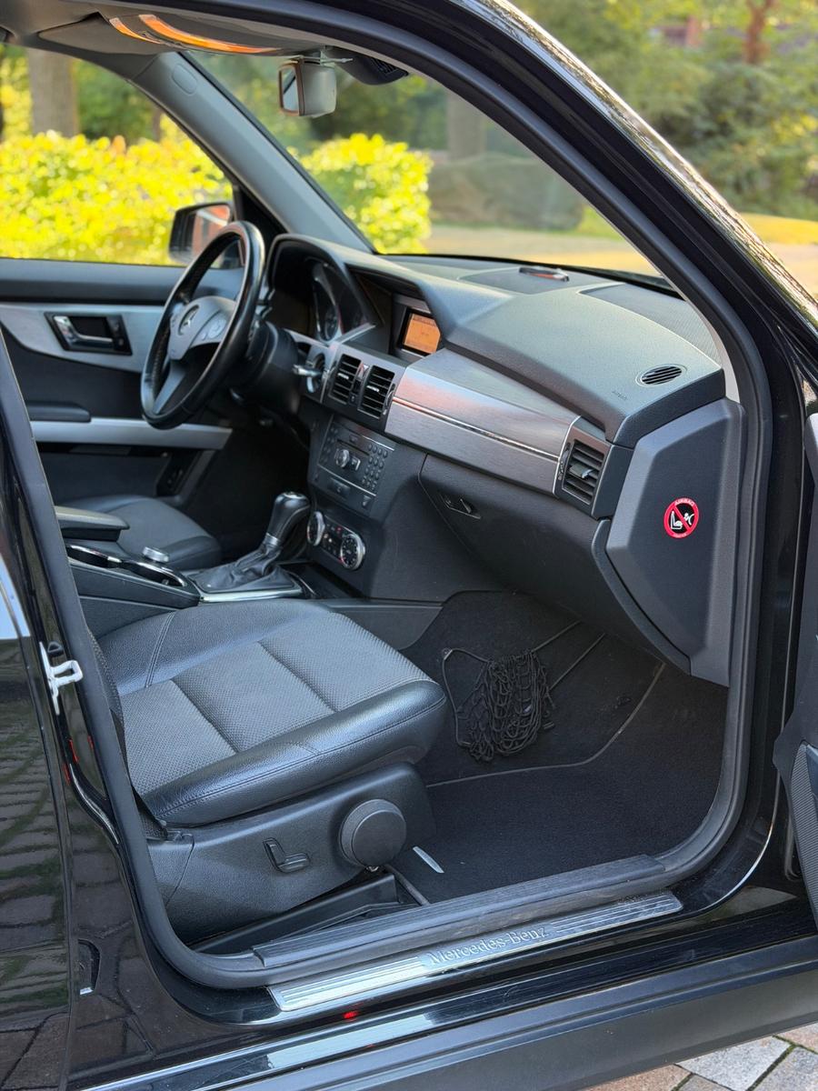 Mercedes-Benz GLK350 2010 — photo 11