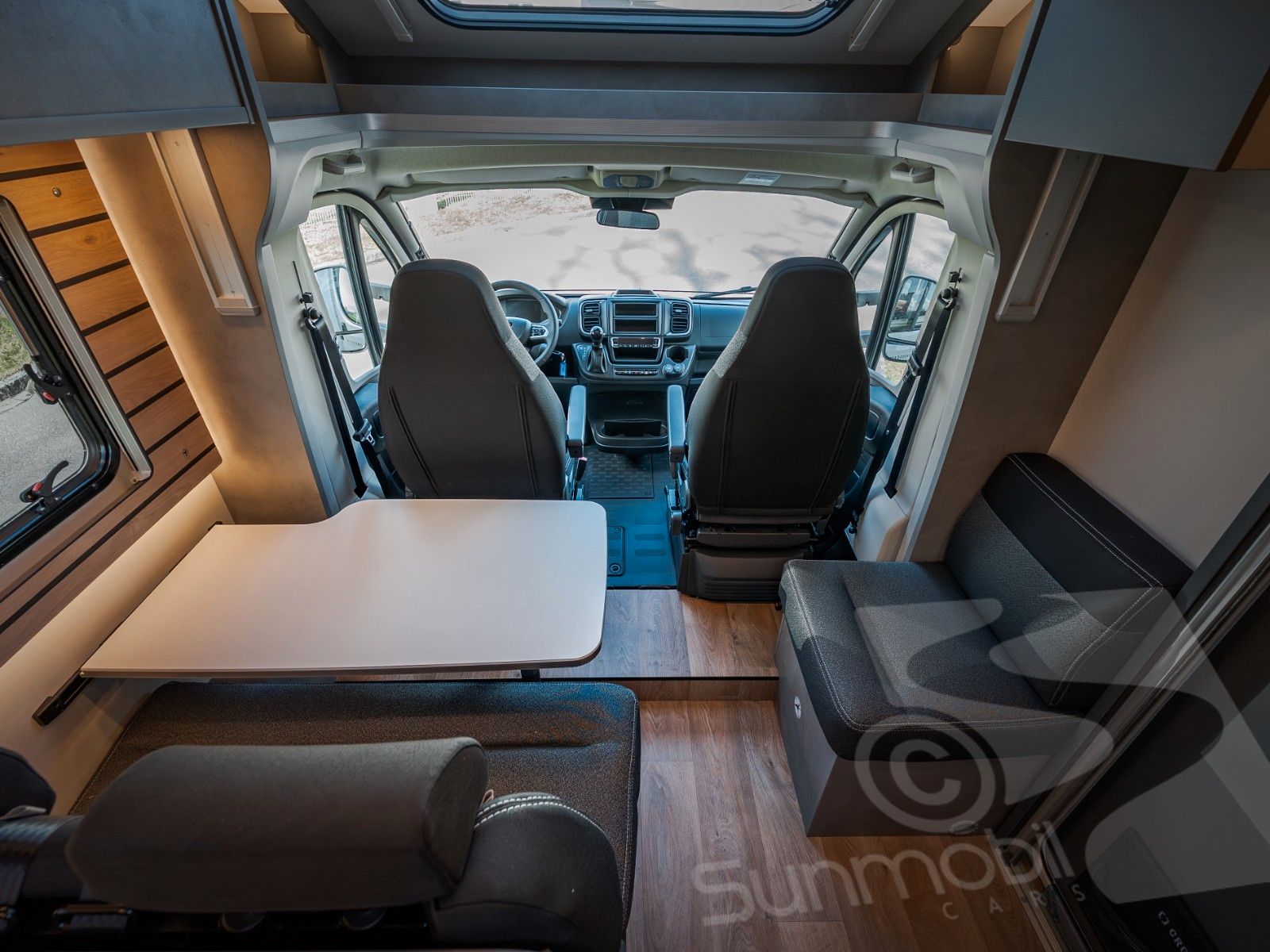 Fahrzeugabbildung Crosscamp EXPDN 7.0 E Peugeot Automatik