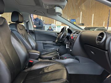 Seat Leon Comfort Limited *2. Hand*Klima*SHZ*Navi*PDC