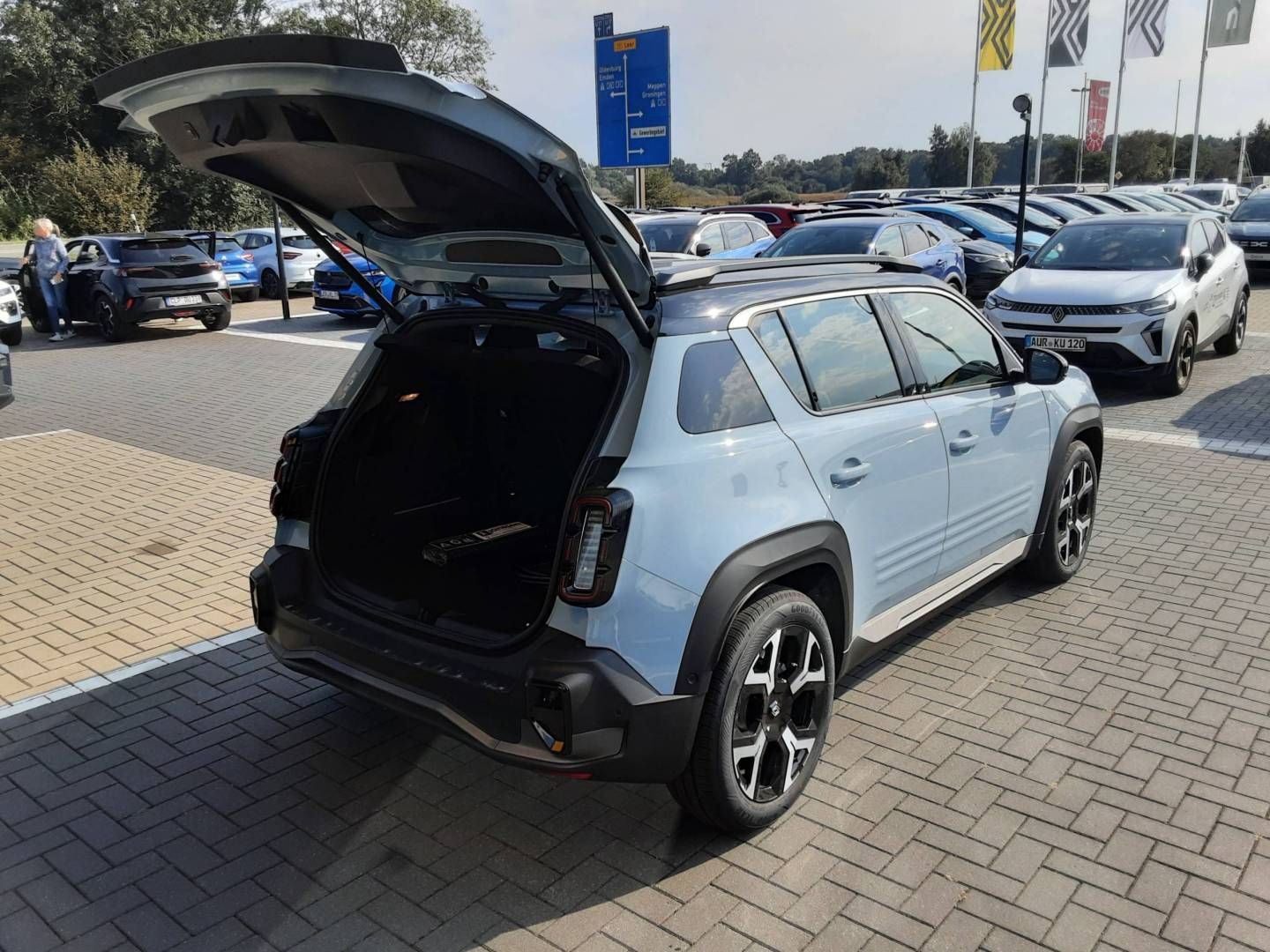 Fahrzeugabbildung Renault 4 E-Tech elektrisch Techno 150 Comfort Range