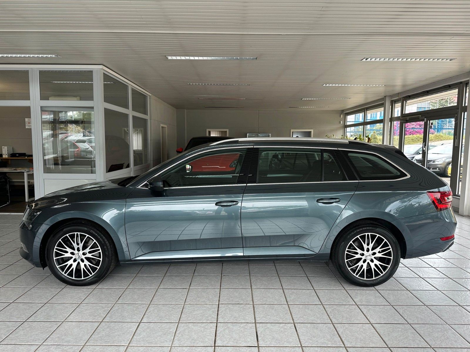 Skoda Superb Combi Style 4x4 PDC Tempo SHZ Kamera DAB foto 8