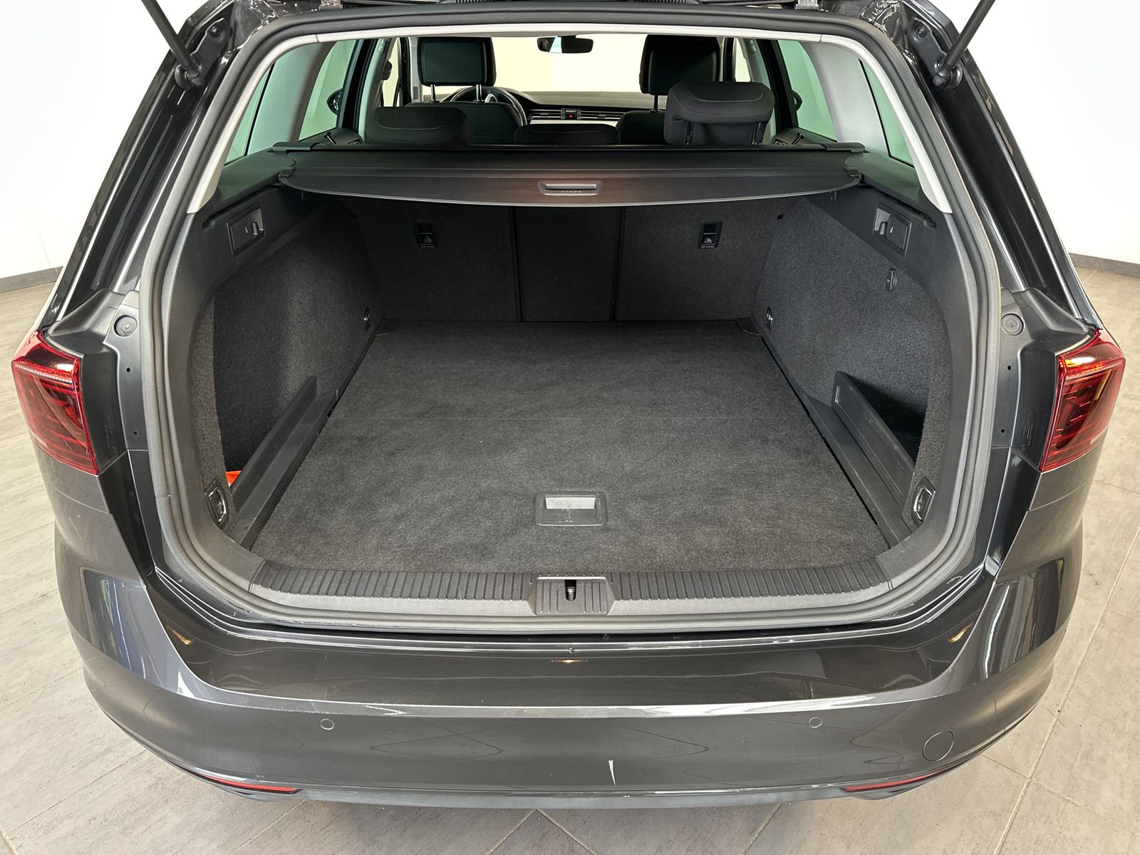 Fahrzeugabbildung Volkswagen Passat Variant 2.0 TSI DSG Business NAV+LED+ACC