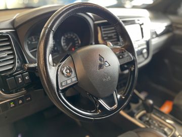 MYAUTOCENTER – Gebraucht- und Jahreswagen mit Werkstattservice in Pfaffenhofen Mitsubishi Outlander Active+ 4WD *1. Hand*AHK*Bi-LED*