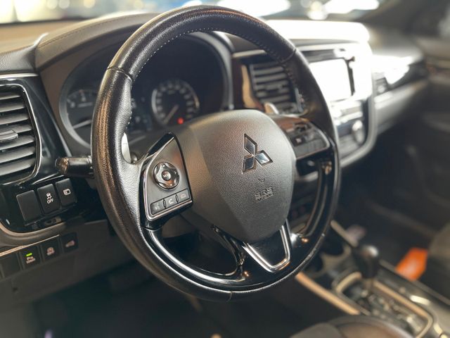 MYAUTOCENTER – Gebraucht- und Jahreswagen mit Werkstattservice in Pfaffenhofen Mitsubishi Outlander Active+ 4WD *1. Hand*AHK*Bi-LED*