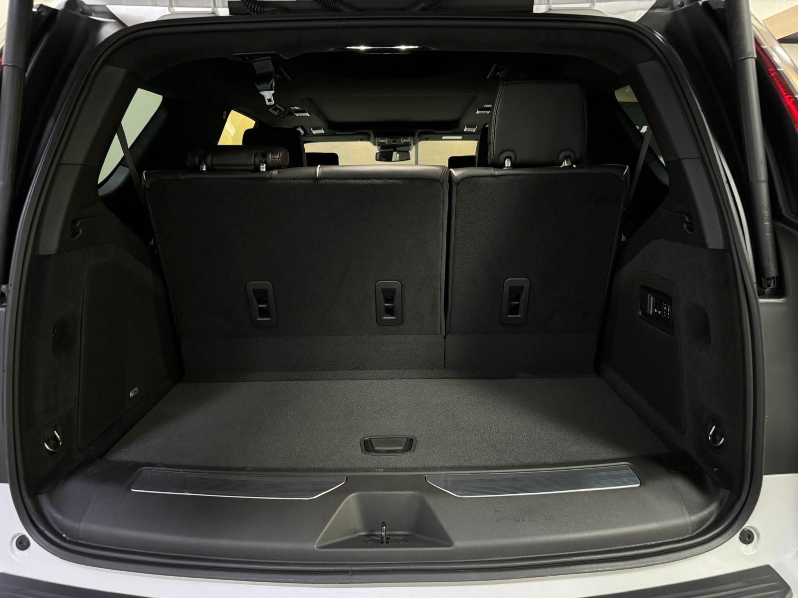 Fahrzeugabbildung Cadillac ESCALADE PREMIUM LUXURY PLATINUM 6.2 V8 -NIGHT V