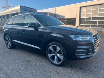 Audi Q7 - 1