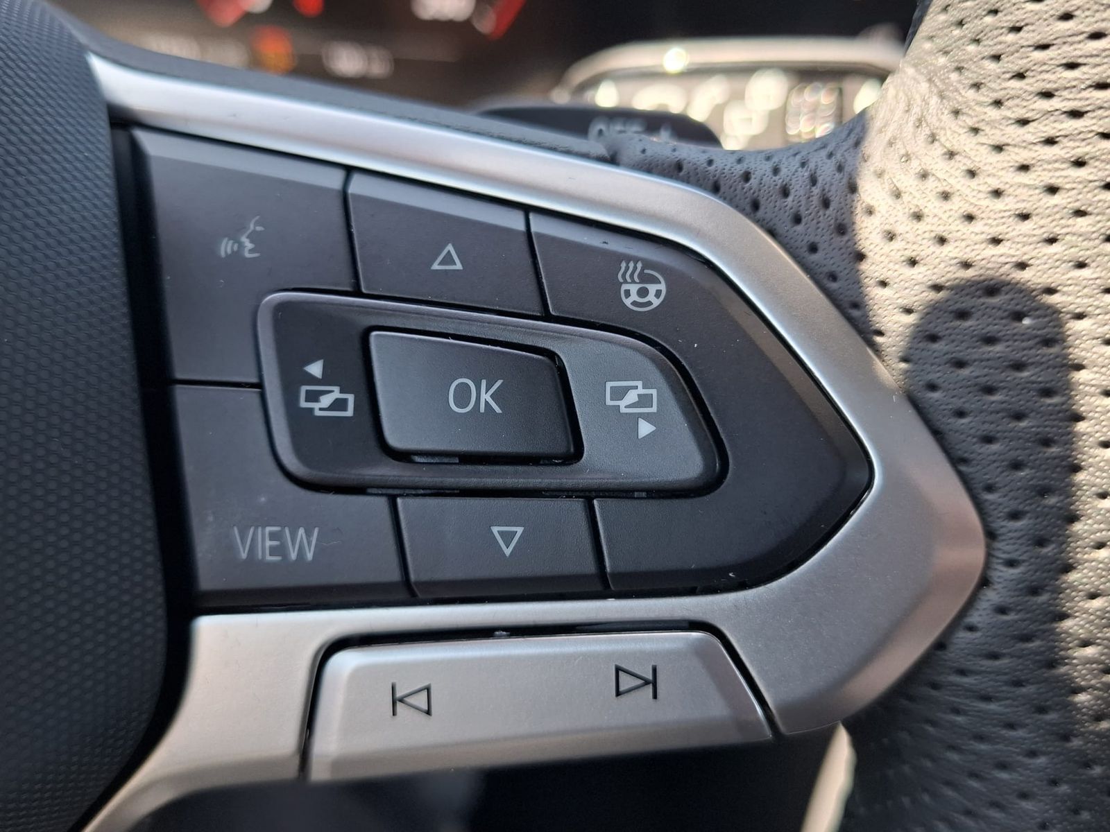 Fahrzeugabbildung Volkswagen Touareg 3.0TDI 4M R-Line VOLL Black 22" UPE 114T