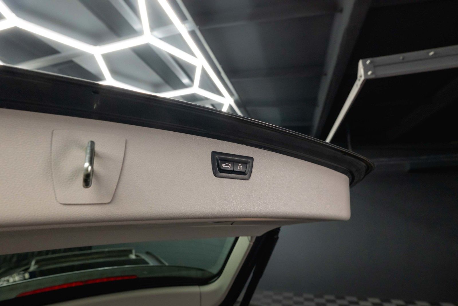 Fahrzeugabbildung BMW 335d xDrive Sport Line | LED | Pano | HUD | TÜV