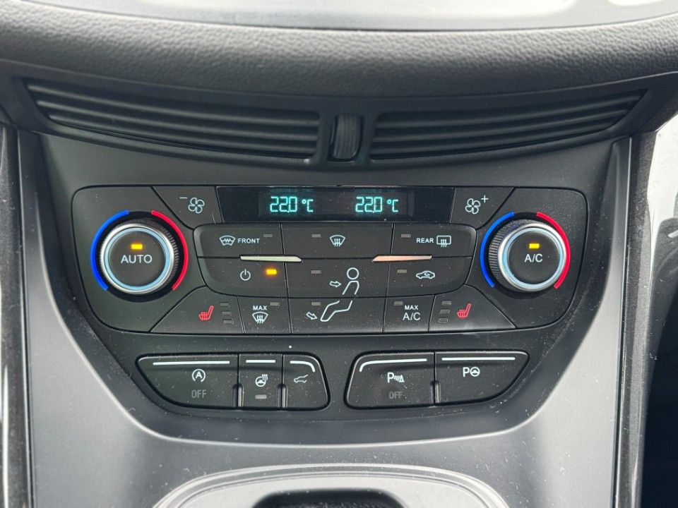 Fahrzeugabbildung Ford Kuga 2.0 ST-Line Pano Navi Teilleder 4x4