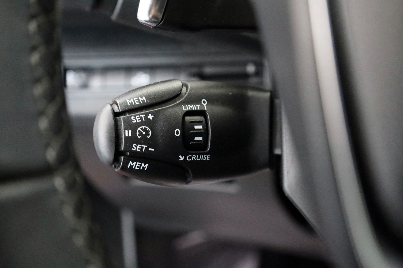 Fahrzeugabbildung Peugeot 3008 Allure T.Leder,Navi,SH,PDC,360°,Apple CarPl