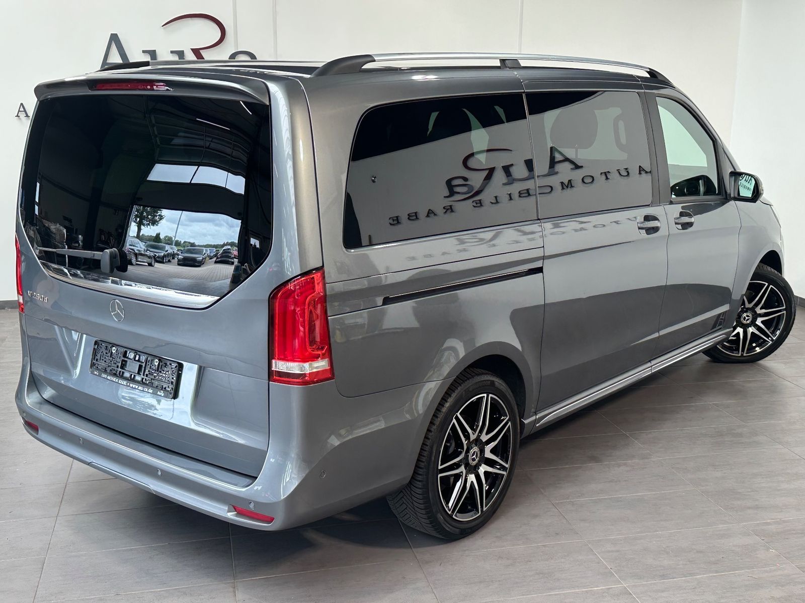 Fahrzeugabbildung Mercedes-Benz V 250 AMG-Line NAV+LED+360°+PANO+AHK+AIRMATIC