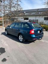 Skoda Octavia 1.8 TSI 44 - Skoda Octavia aus 2012 mit Benzin-Antrieb: Kombi, 1.4